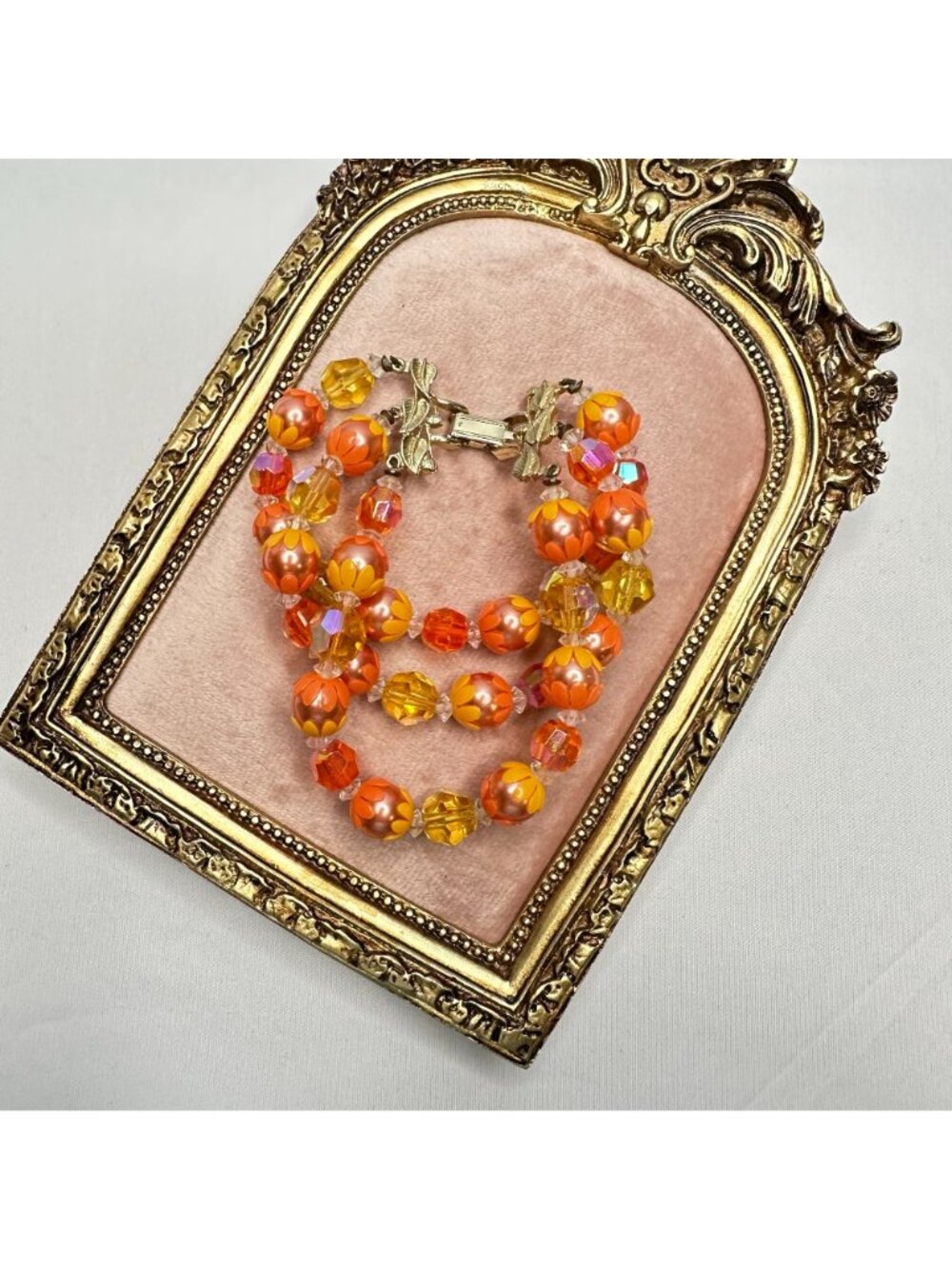 Vintage 1960s Three-Strand Lucite Bead Bracelet Mod Orange & Yellow Flower Retro - Picture 4 of 12